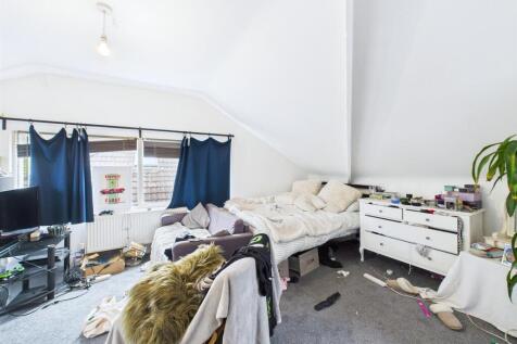 18 - Period 9 Bedroom HMO.jpg