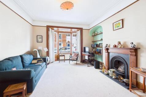 3 - LARGE HOUSE WITH ATTACHED 3- BED ANNEX THORNBU