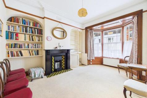 4 - LARGE HOUSE WITH ATTACHED 3- BED ANNEX THORNBU