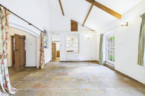 25 - LARGE HOUSE WITH ATTACHED 3- BED ANNEX THORNB