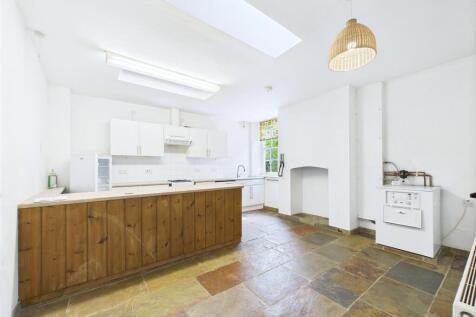 26 - LARGE HOUSE WITH ATTACHED 3- BED ANNEX THORNB