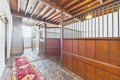 27 - LARGE HOUSE WITH ATTACHED 3- BED ANNEX THORNB