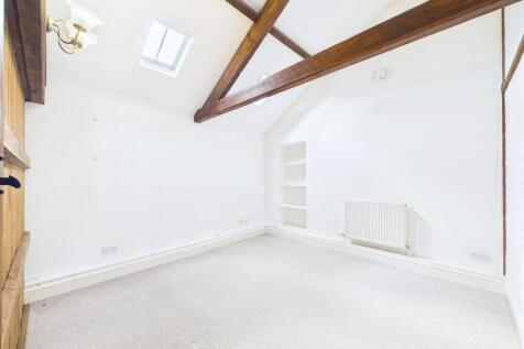 31 - LARGE HOUSE WITH ATTACHED 3- BED ANNEX THORNB