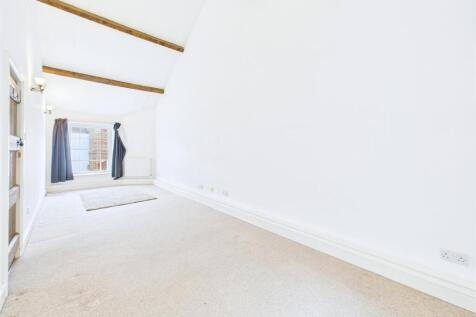 32 - LARGE HOUSE WITH ATTACHED 3- BED ANNEX THORNB