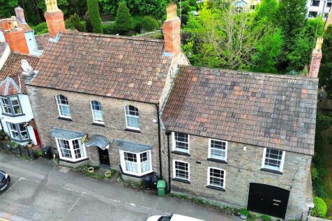 1 - LARGE HOUSE WITH ATTACHED 3- BED ANNEX THORNBU