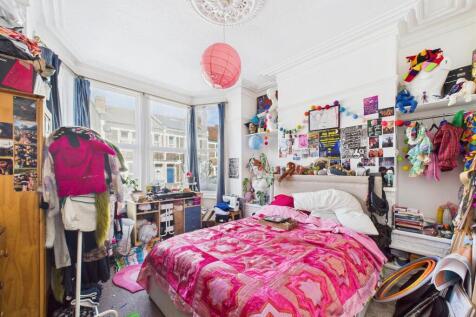 4 - Period 5 Bedroom HMO.jpg