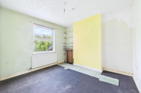10 - Bed Victorian Terrace.jpg