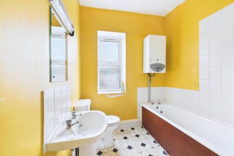 5 - Bed Victorian Terrace.jpg