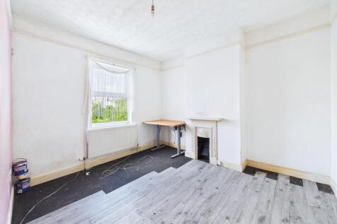 9 - Bed Victorian Terrace.jpg