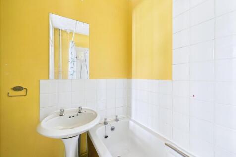 8 - Bed Victorian Terrace.jpg