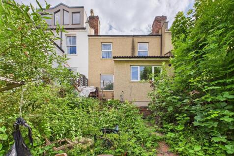 12 - Bed Victorian Terrace.jpg