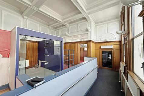 2 - Substantial former bank for Auction, Stroud.JP