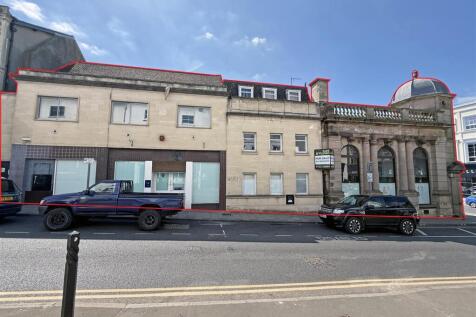 3 - Substantial former bank for Auction, Stroud.jp