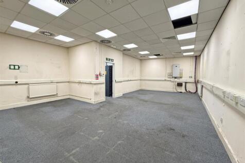 6 - Substantial former bank for Auction, Stroud.JP