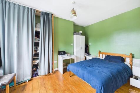 6 - Three-bedroom mid-terrace house.jpg