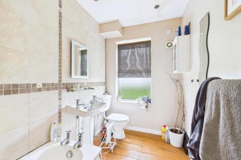 7 - Three-bedroom mid-terrace house.jpg