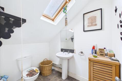 9 - Three-bedroom mid-terrace house.jpg
