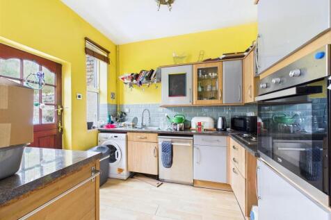 10 - Three-bedroom mid-terrace house.jpg