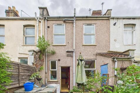 12 - Three-bedroom mid-terrace house.jpg