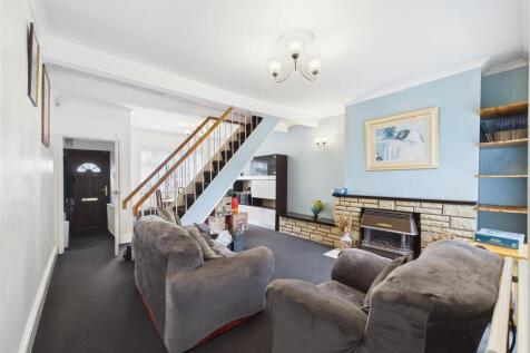 2 - Two-bedroom house in Easton.jpg