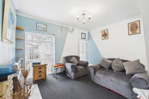 4 - Two-bedroom house in Easton.jpg