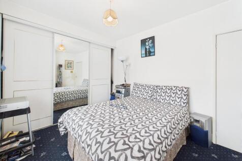 11 - Two-bedroom house in Easton.jpg