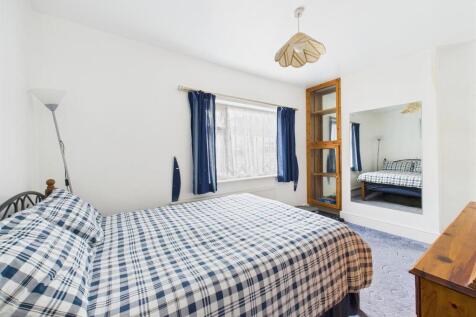 12 - Two-bedroom house in Easton.jpg