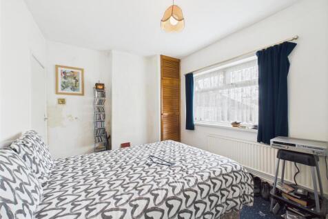 13 - Two-bedroom house in Easton.jpg