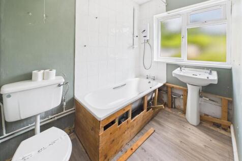 8 - Semi-detached House for Auction, Butcombe.jpg