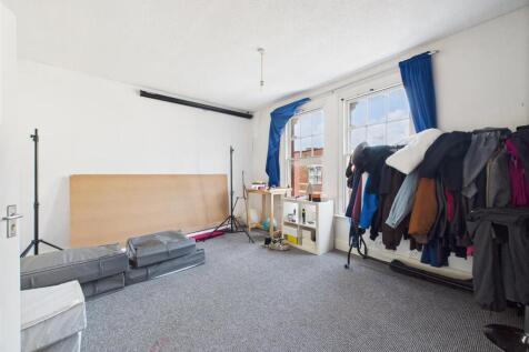 7 - Freehold Mixed-Use Investment, East Street, Be