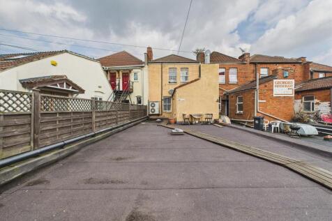 12 - Freehold Mixed-Use Investment, East Street, B