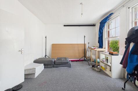 10 - Freehold Mixed-Use Investment, East Street, B