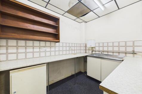 16 - Freehold Mixed-Use Investment, East Street, B