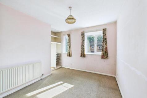 10 - 1 bedroom mid terrace.jpg