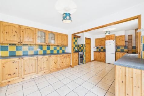 4 - Three Bedroom House for Auction, Hanham.jpg