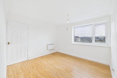 8 - 3-Bedroom Maisonette in Yate.jpg