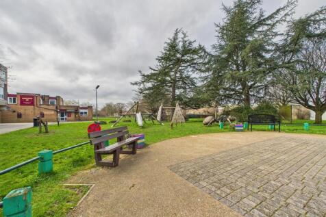 18 - 3-Bedroom Maisonette in Yate.jpg