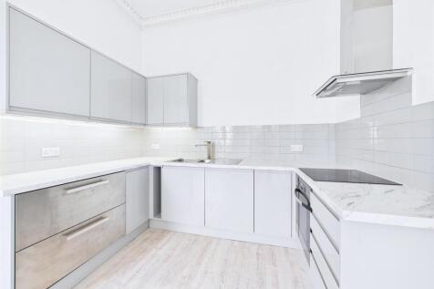 3 - 1 Bedroom Flat in Clifton.jpg