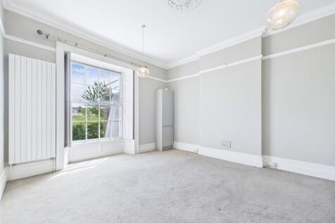 2 - 1 Bedroom Flat in Clifton.jpg