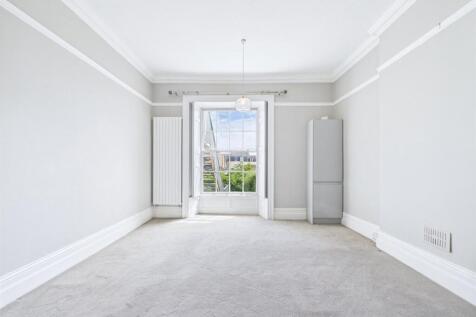 6 - 1 Bedroom Flat in Clifton.jpg