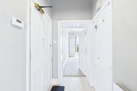 7 - 1 Bedroom Flat in Clifton.jpg
