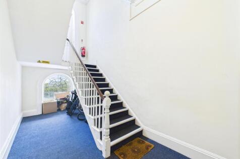 9 - 1 Bedroom Flat in Clifton.jpg