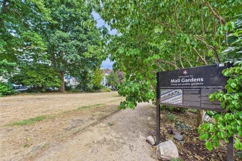 2.6 - 1 Bedroom Flat in Clifton.jpg