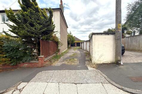Garage 8 at Palmerston Road (4).JPG