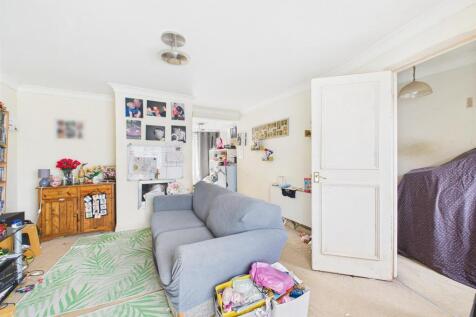 2 - Dinder Close.jpg