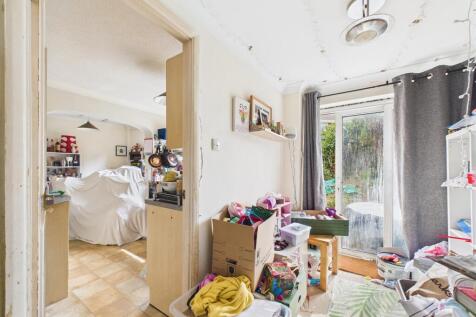 7 - Dinder Close.jpg