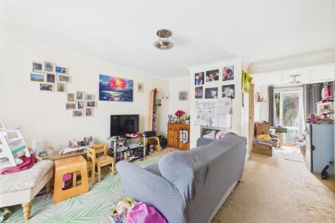 3 - Dinder Close.jpg