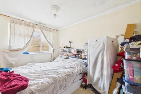 8 - Dinder Close.jpg