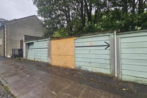 Garage 9 - 2 - Kensington Road
