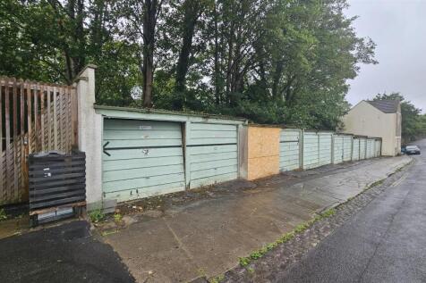 Garage 9 - 6 - Kensington Road